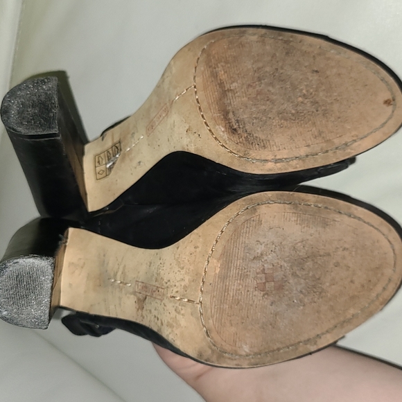 Vince Camuto black leather open toed sandals - Picture 9 of 9